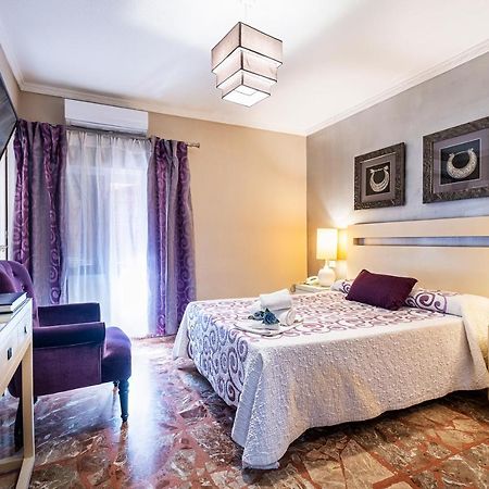 Hotel Gines Luaran gambar