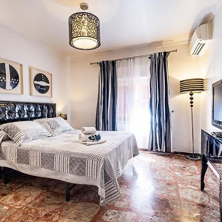 Hotel Gines Luaran gambar