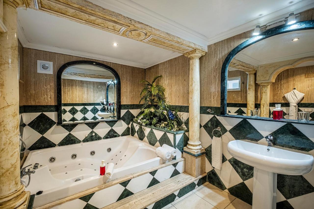Hotel Gines Luaran gambar
