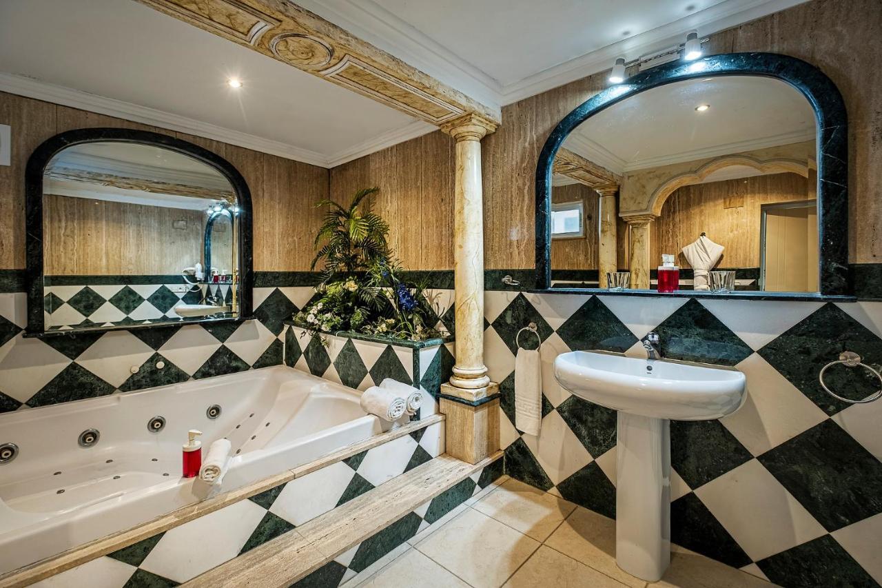 Hotel Gines Luaran gambar