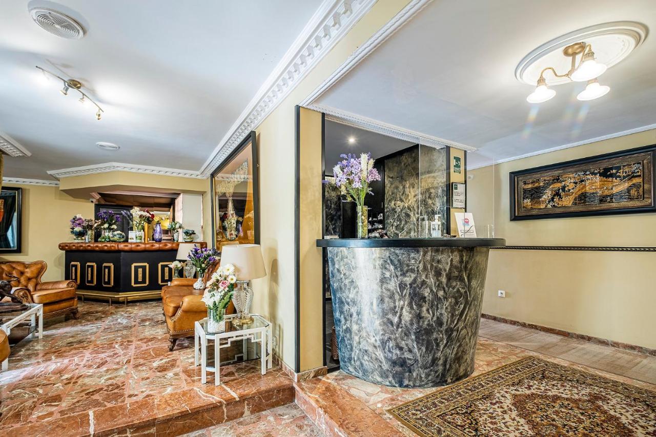 Hotel Gines Luaran gambar