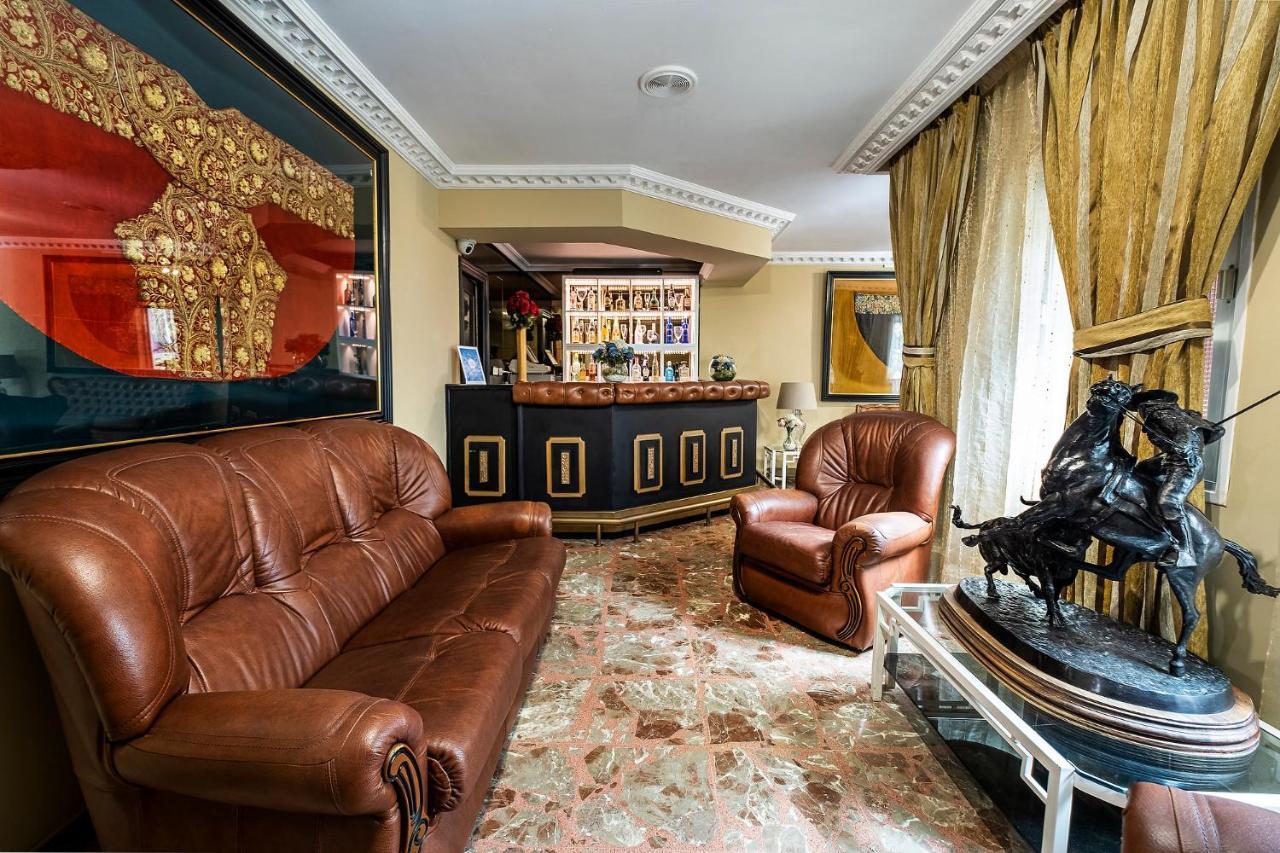 Hotel Gines Luaran gambar