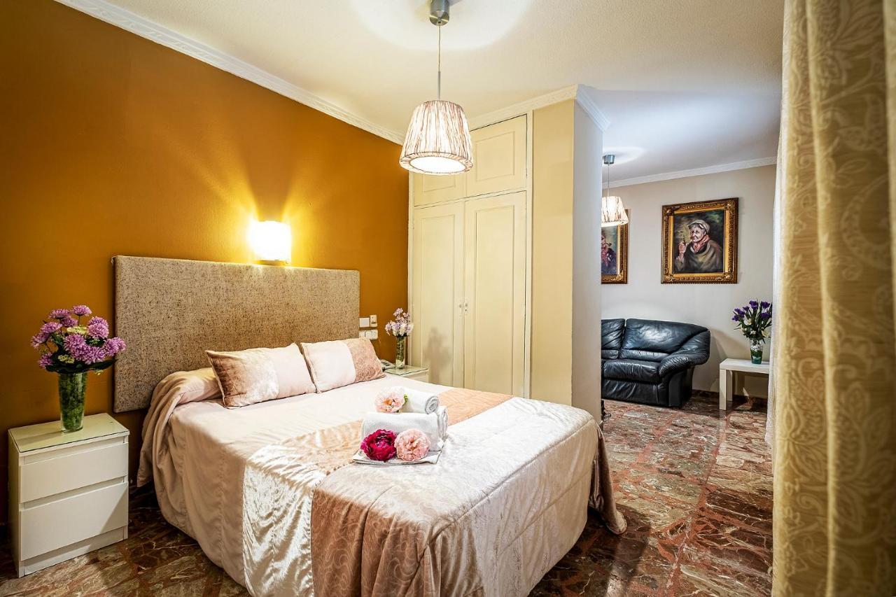 Hotel Gines Luaran gambar