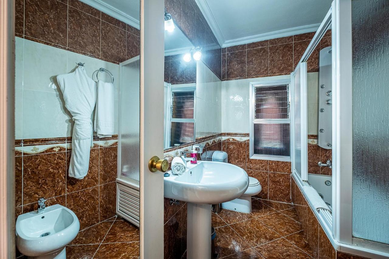 Hotel Gines Luaran gambar