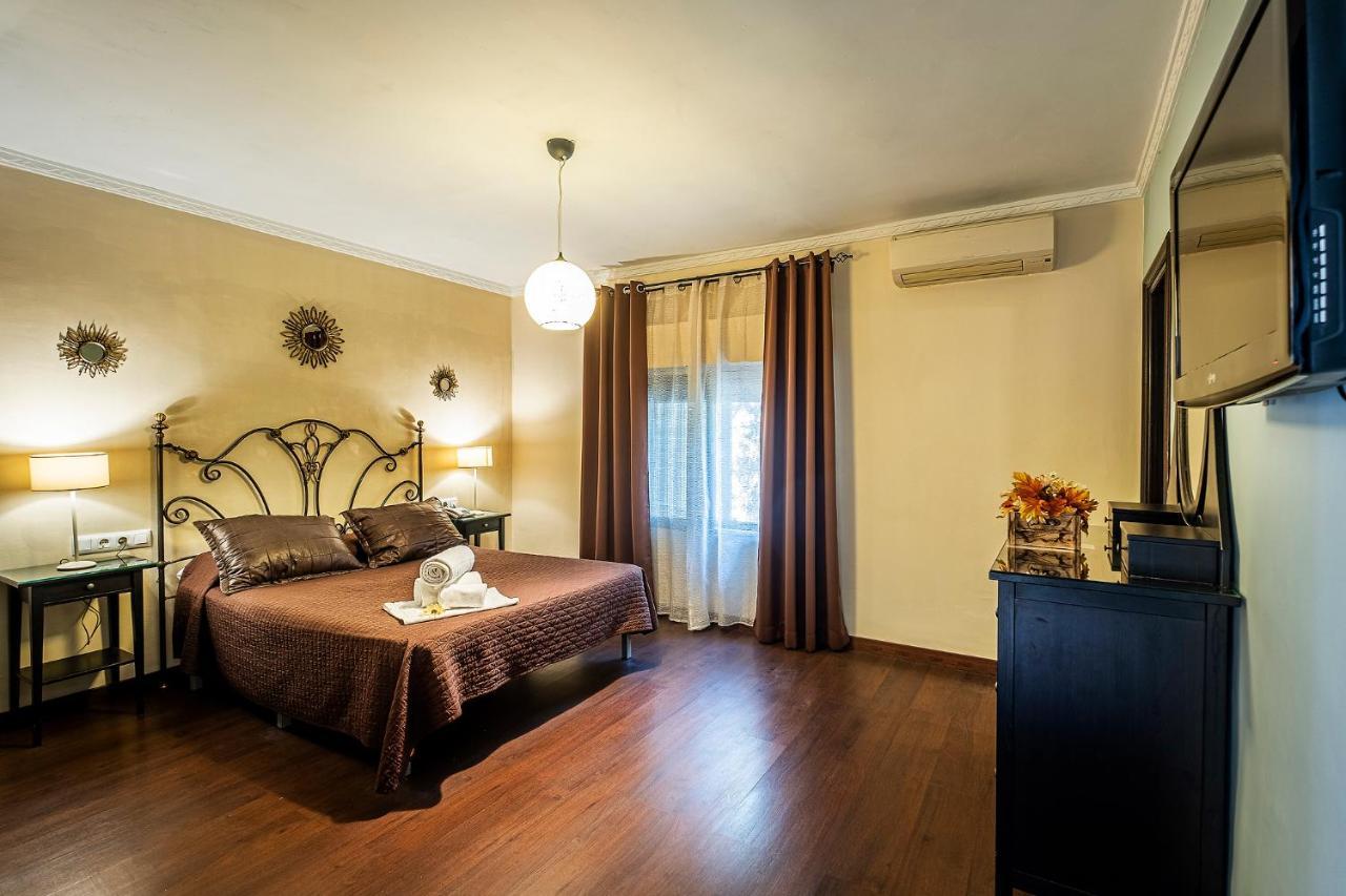 Hotel Gines Luaran gambar