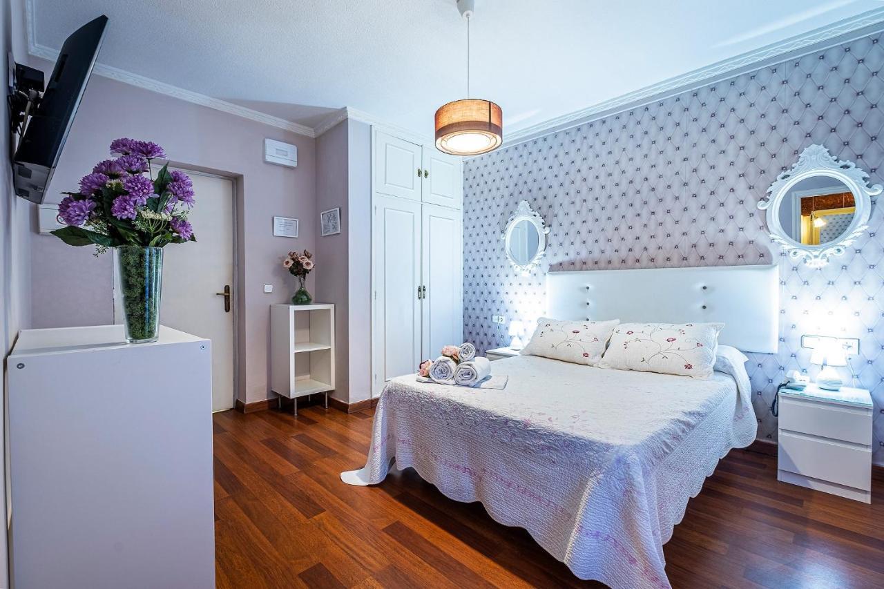 Hotel Gines Luaran gambar