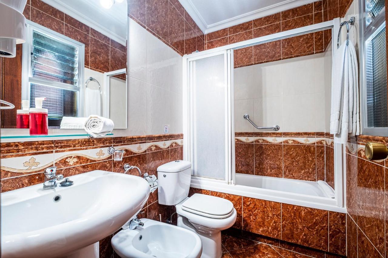 Hotel Gines Luaran gambar