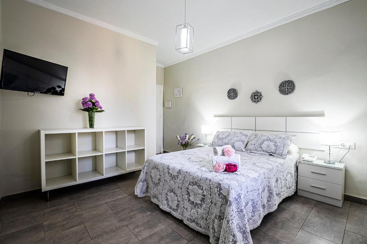 Hotel Gines Luaran gambar