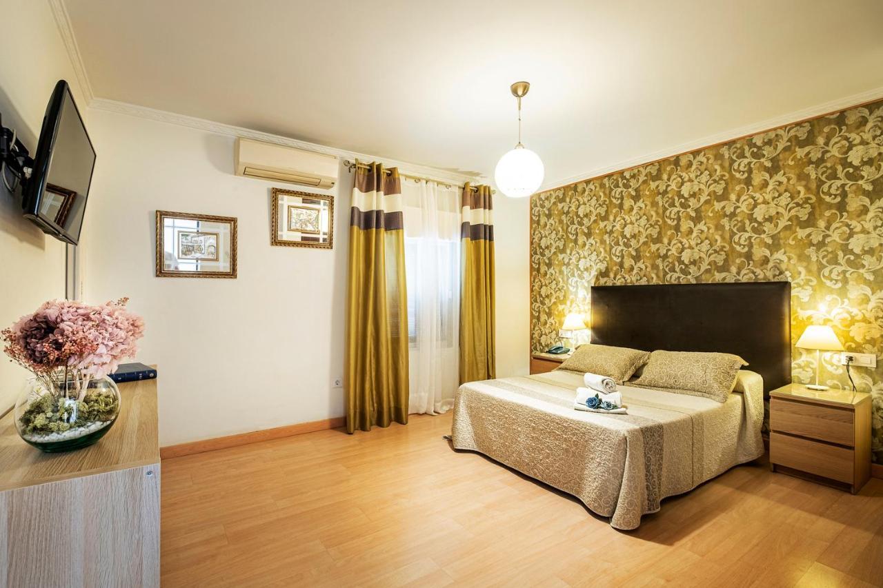 Hotel Gines Luaran gambar