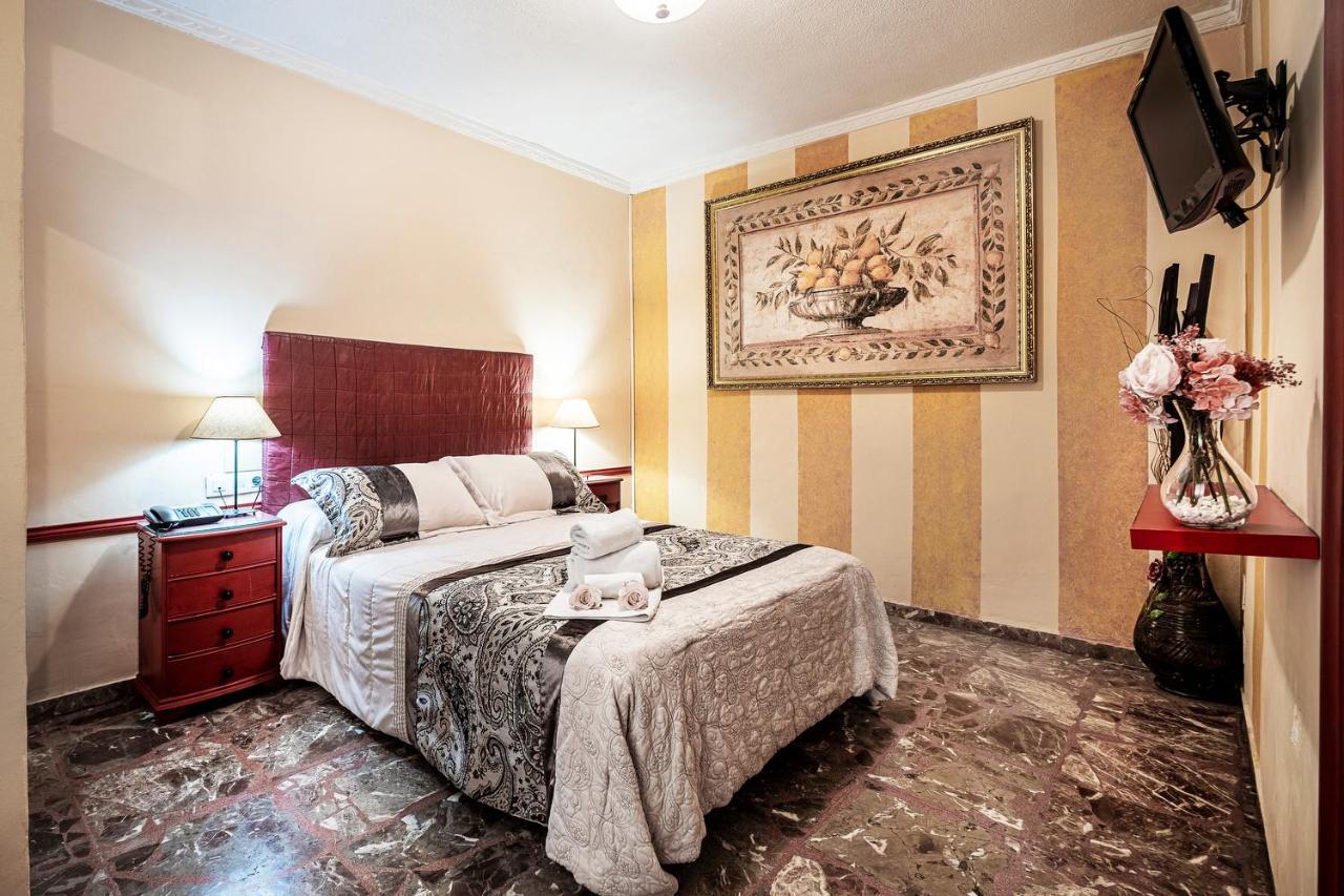 Hotel Gines Luaran gambar
