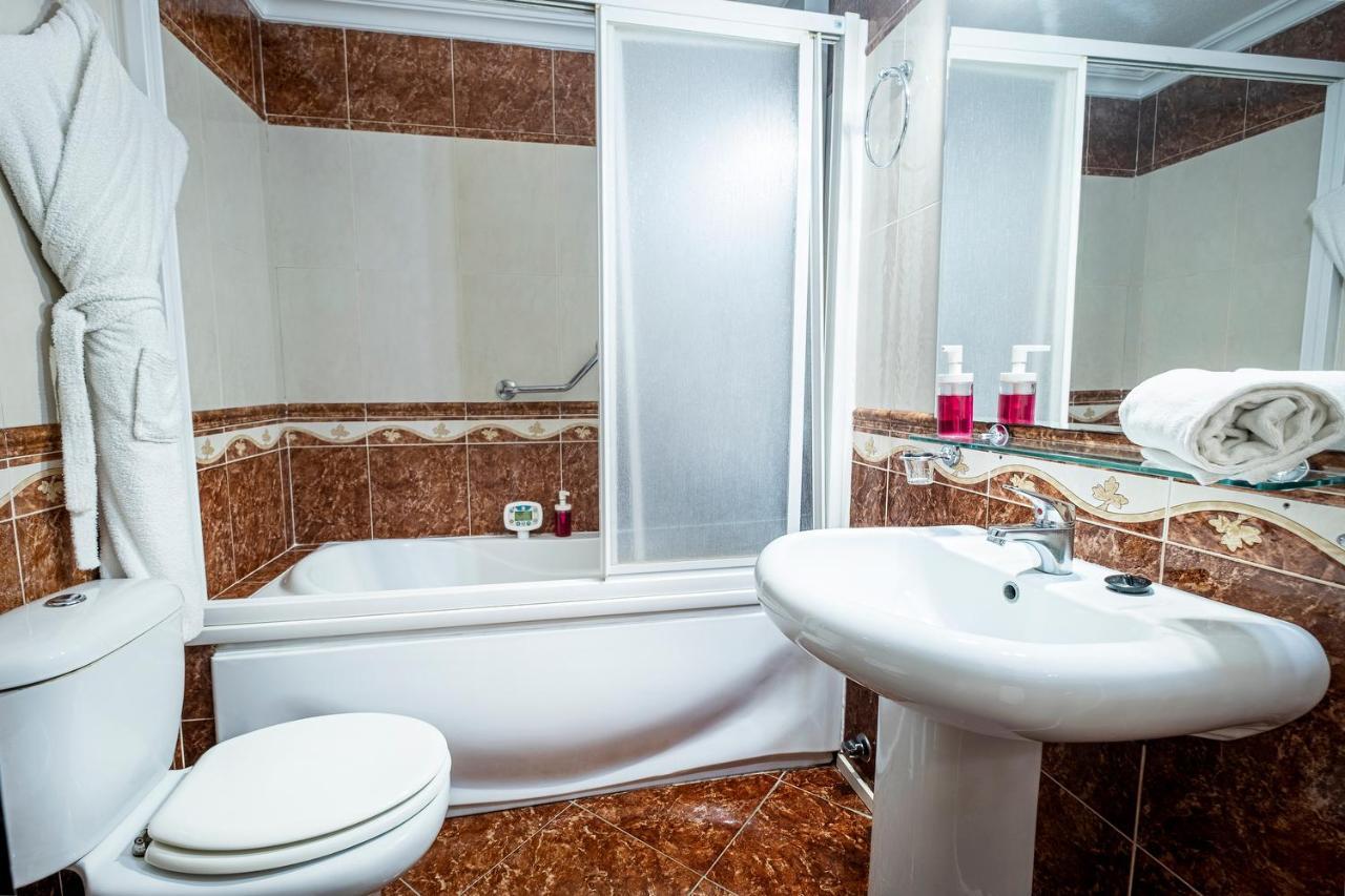 Hotel Gines Luaran gambar