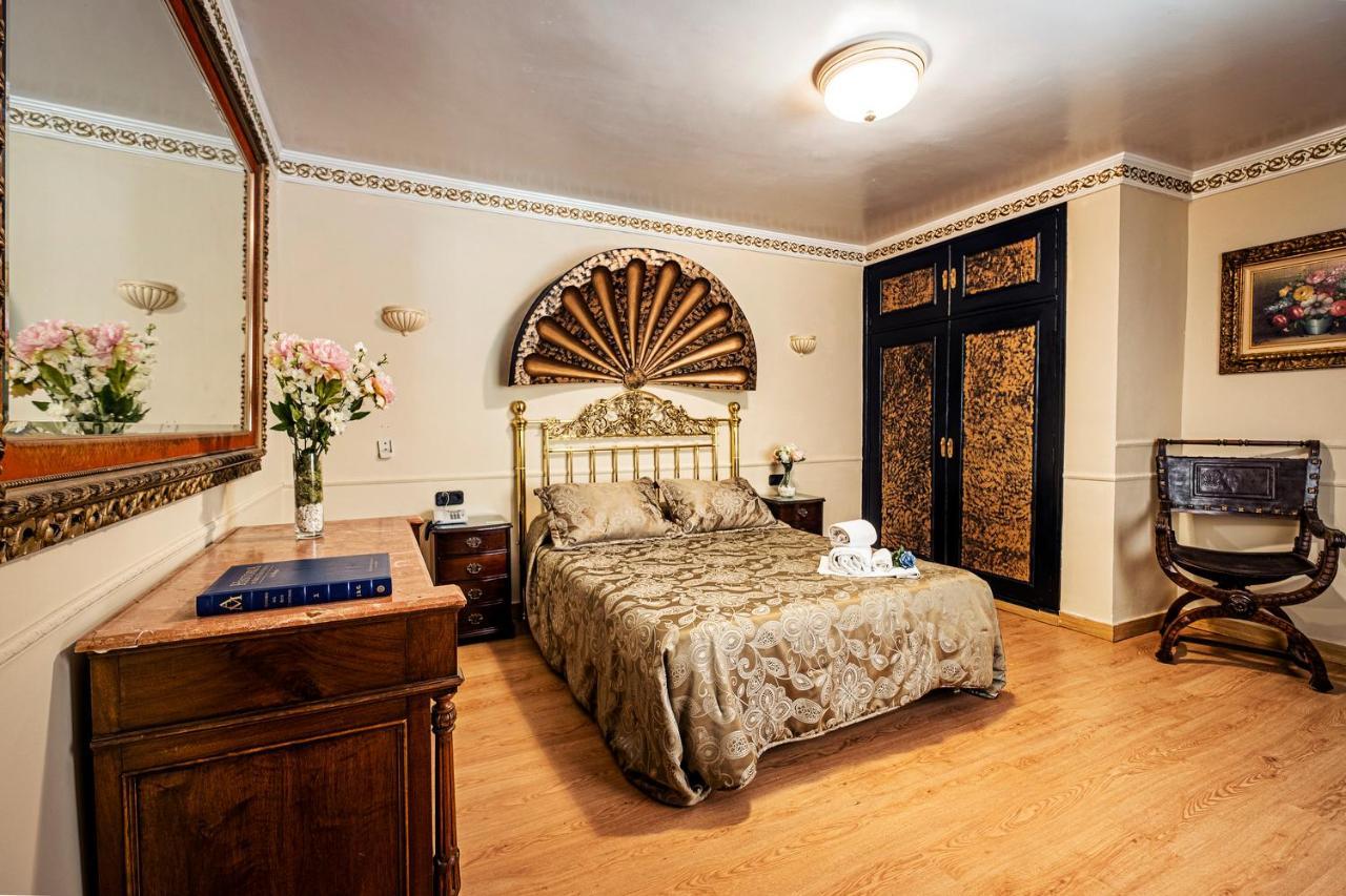 Hotel Gines Luaran gambar