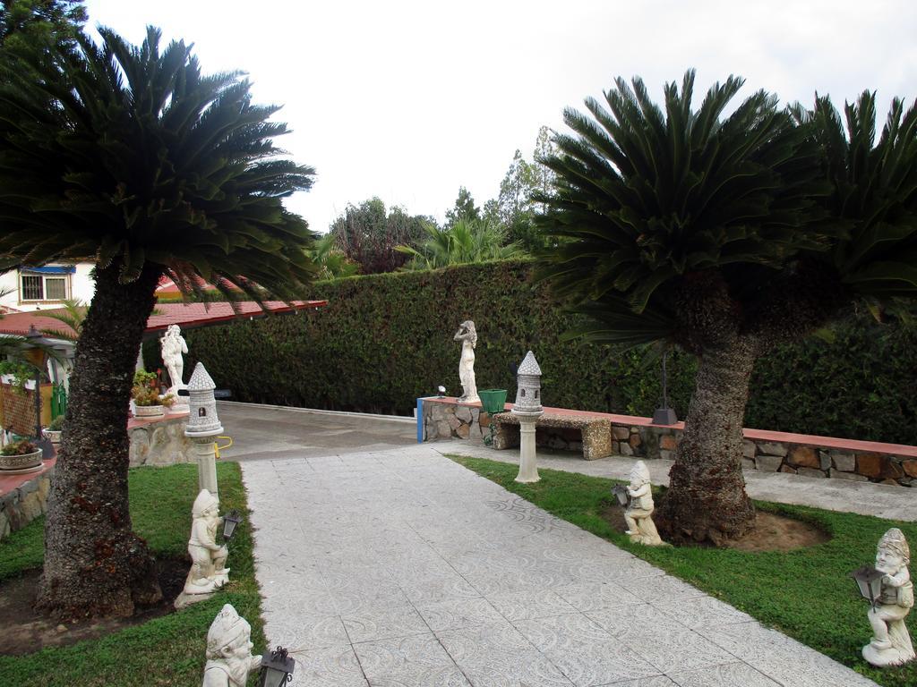 Hotel Gines Luaran gambar
