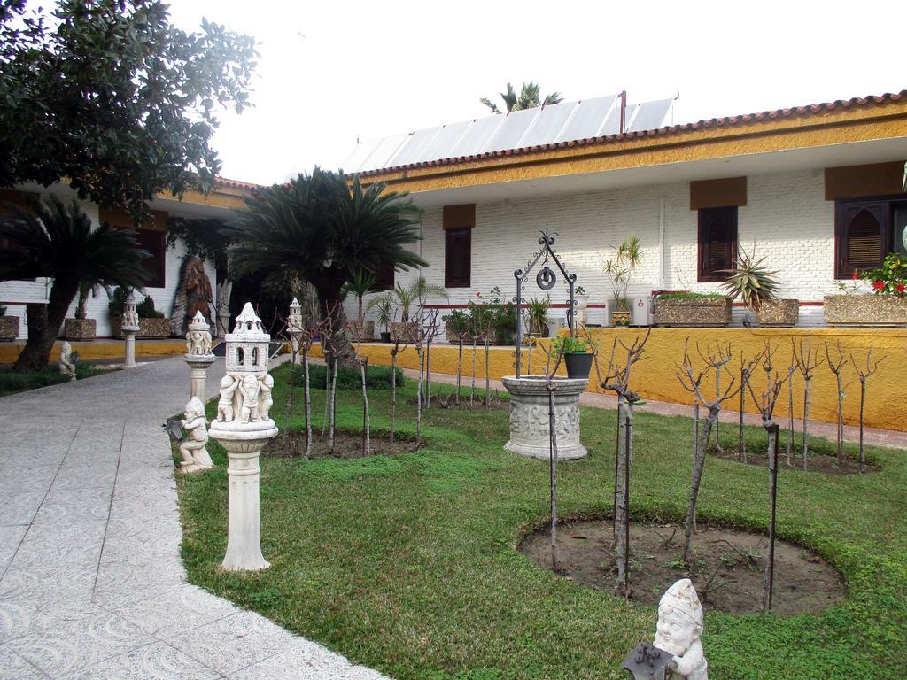 Hotel Gines Luaran gambar
