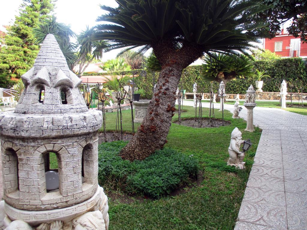 Hotel Gines Luaran gambar