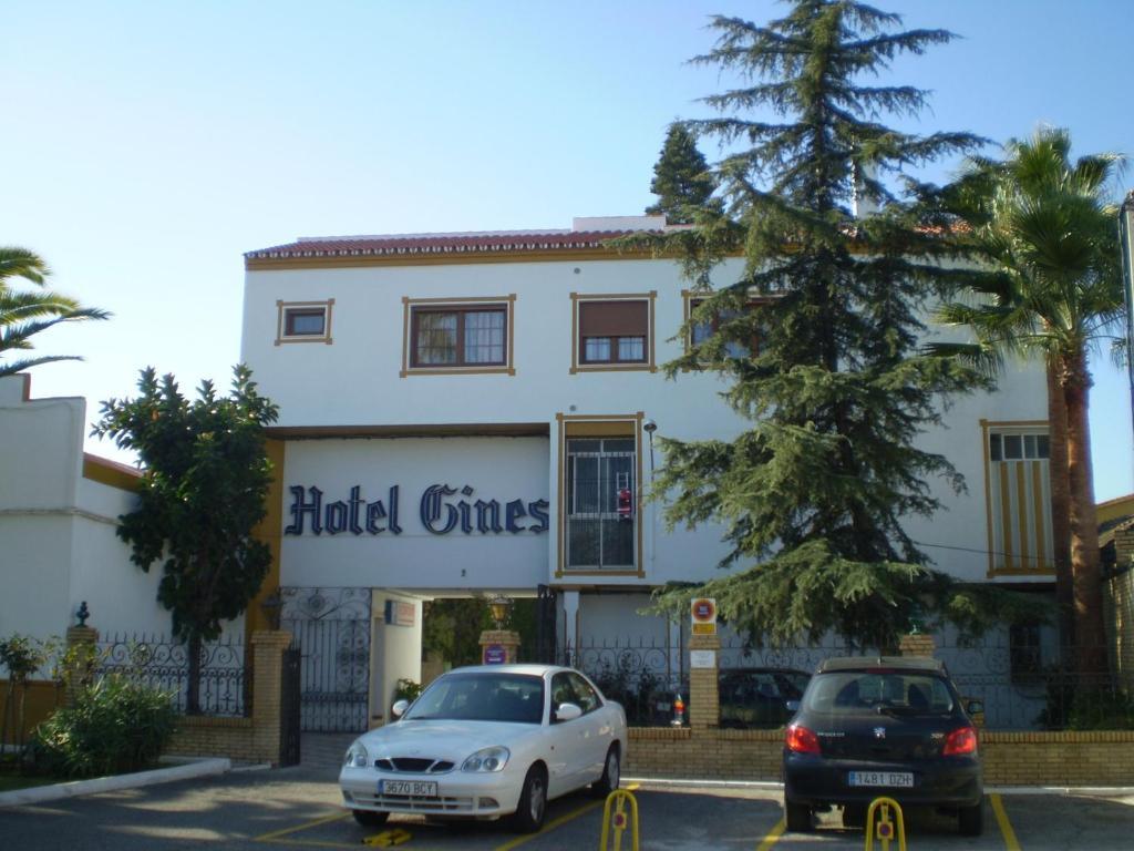 Hotel Gines Luaran gambar